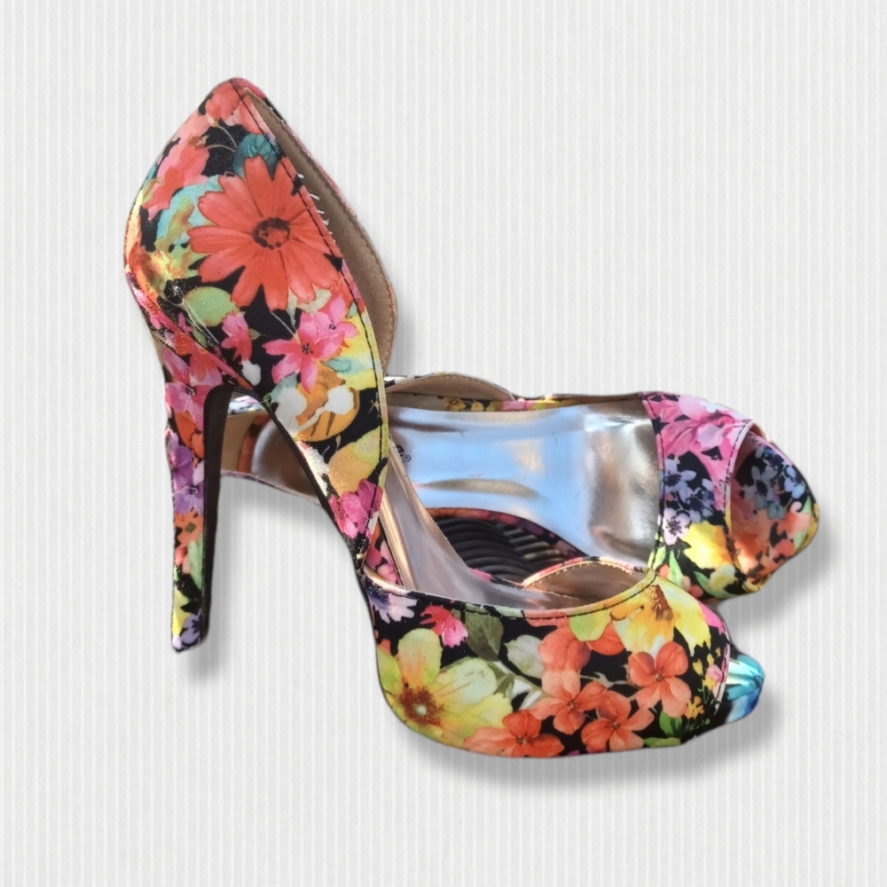 Charlotte Russe Flower Stilettoes. Size 7. Lightly used